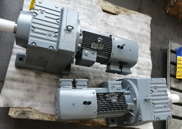 R47DRN100L4/BE5HF减速机用在旋切机上