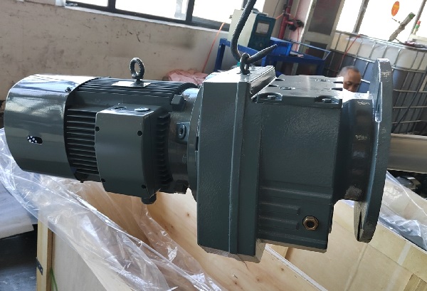 GR99-YFBPT3/0.55-IEC齿轮减速电机在辊压机上