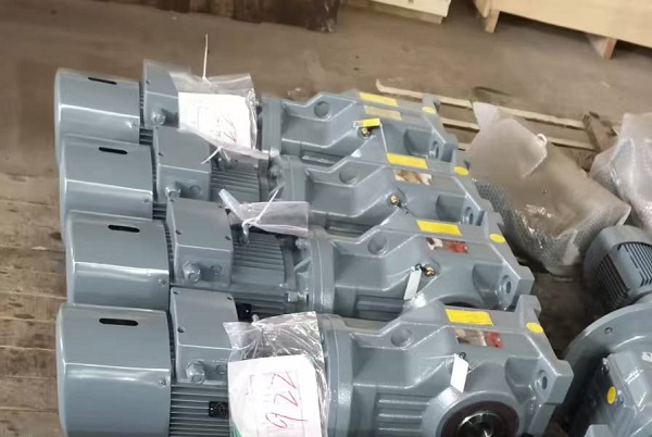 KAT107-YEJ11-4P-59.4-M3减速机在气浮机上