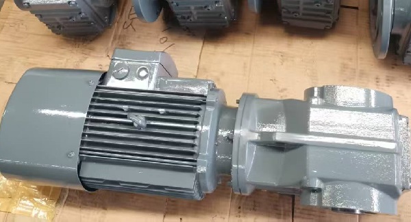 K87DRN160M4中型减速机用在纸浆搅拌机上