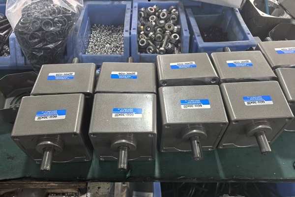 3IK15GN‑C+3GN (60K‑120K) 定速减速电机用在贴标机上
