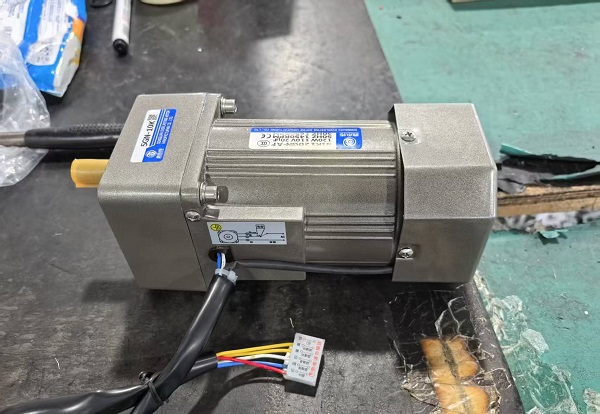 6RK300GU-CF微型齿轮减速电机用在滚珠丝杠上