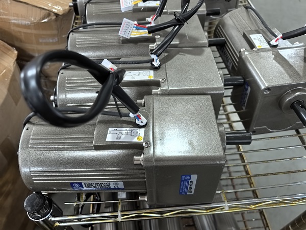 微型减速电机90YS90DV22用在全自动装盒机上