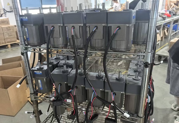 东莞微型减速电机6W-370W生产厂家