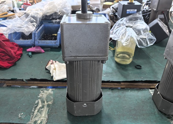 微型减速电机6IK370RGU-SF用在络筒机上