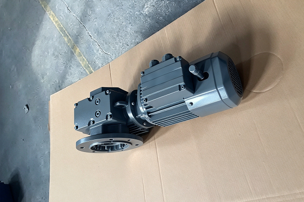 SAF59-Y1.1-4P-71.75-M1-D30减速电机用在自动加药系统上