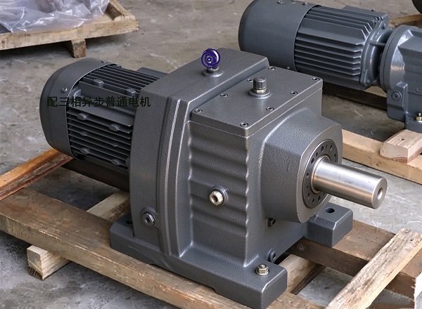 R137DRN132S4-5.5KW/i=156.31减速电机用在牛羊饲料搅拌机上