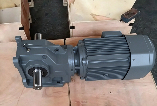 K87DRV180L4/BE20HF减速电机用在中厚板生产线上