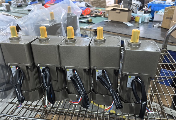 大棚卷帘机电机减速机,6IK300GU-CF 300W小微型减速电机.jpg