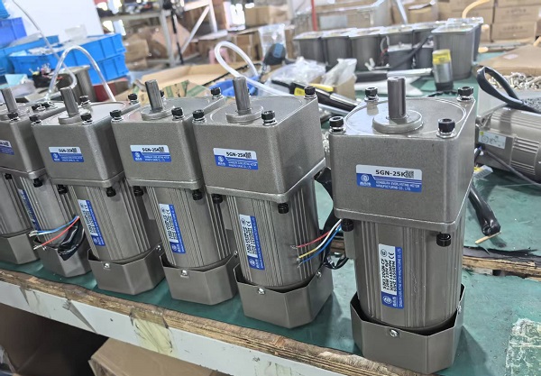 掂锅机电机减速机,6IK250A-CMF 250W微型减速电机.jpg 掂锅机电机减速机,6IK250A-CMF 250W微型减速电机.jpg
