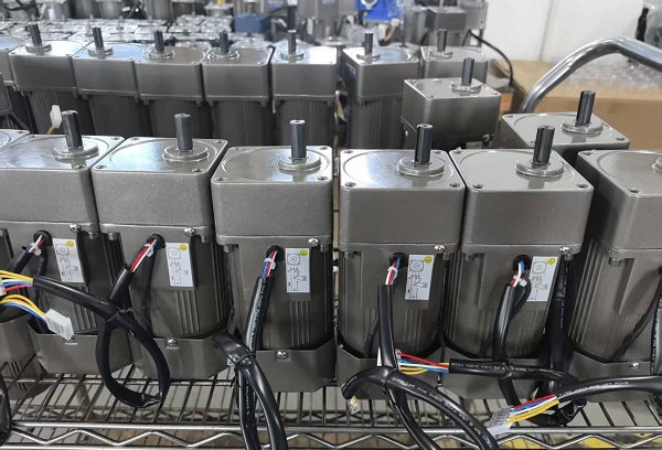 水帘卷放机构电机减速机,300W微型减速电机.jpg