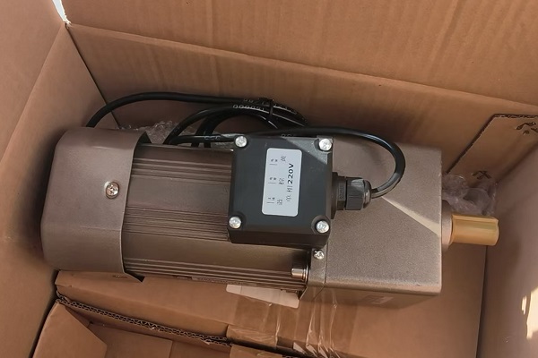 取暖送料机电机减速机,NMRV050-5GU20K-120W减速电机.jpg