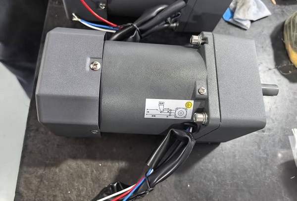 双层输送带电机减速机,5IK140RGU-5GU18K调速减速电机.jpg