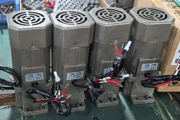 毛辊清洗机电机减速机,5IK120A-UF微型减速电机.jpg