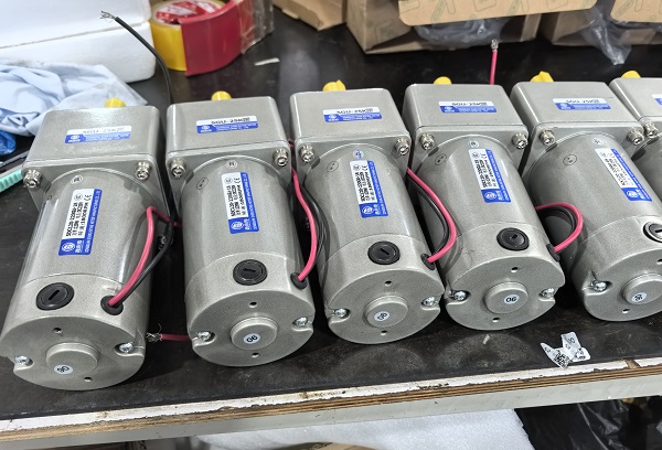 扫地机电机减速机,DC24V 90W直流减速电机.jpg